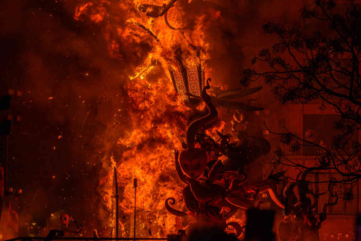 Valencia - fallas 2023 - 4 premio - falla Na Jordana - Clover earth 15.jpg